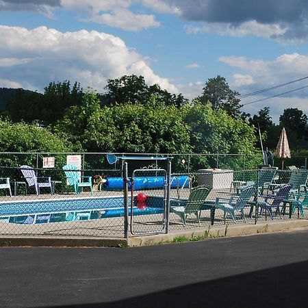 The Austin Inn Lake George Buitenkant foto